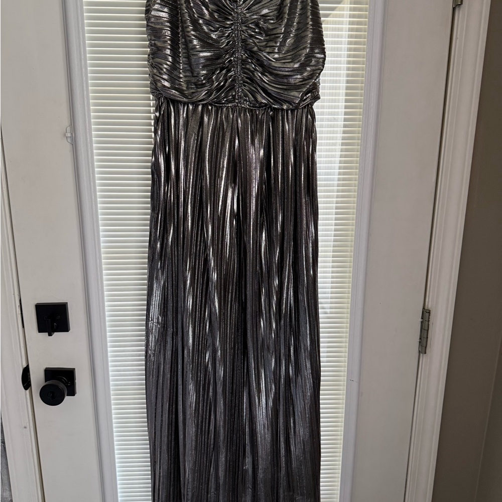 Socialite Pleated Foil Sleeveless Maxi Dress - Picture 2 of 5